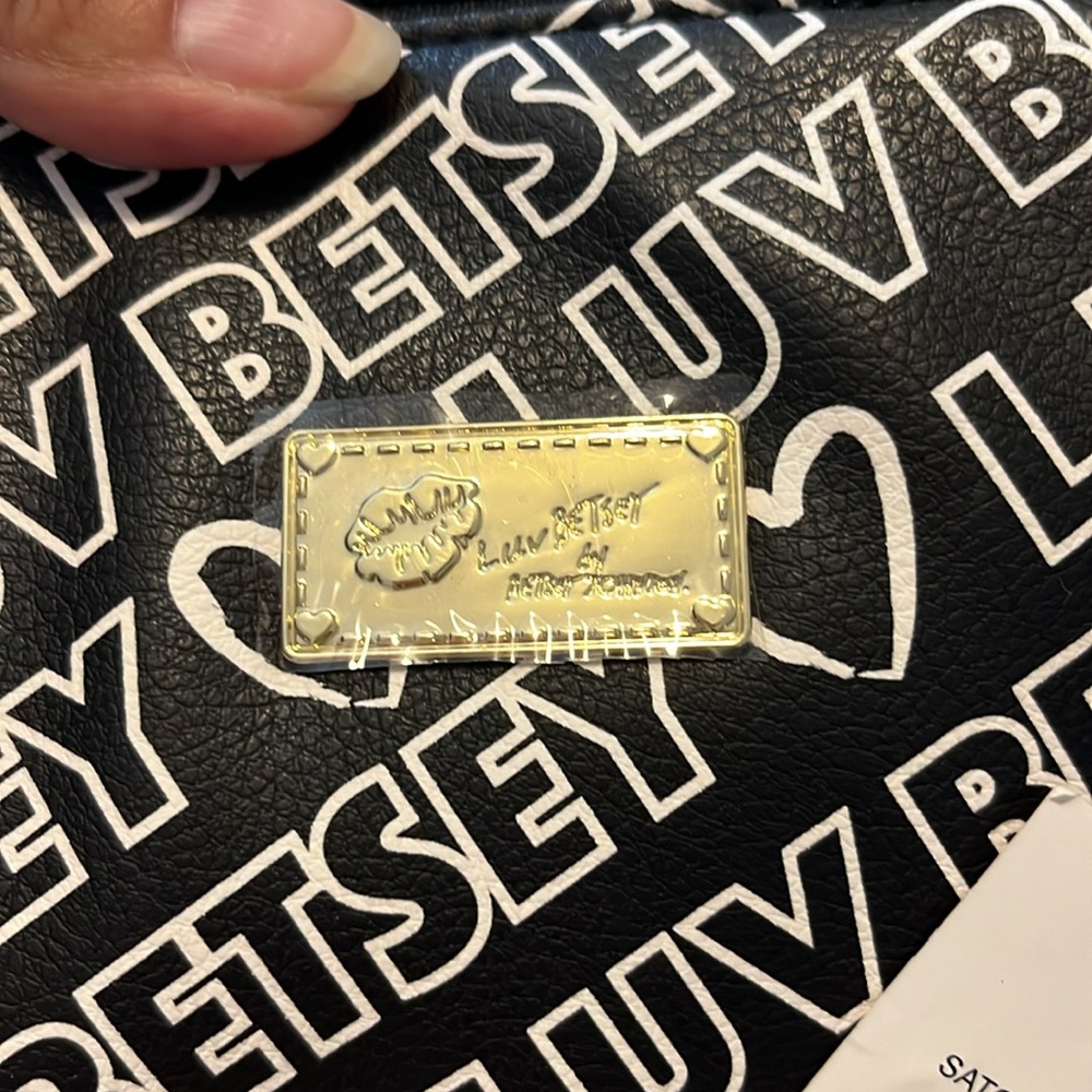 Betsey Johnson LBKAYLEE Satchel. - Picture 3 of 10